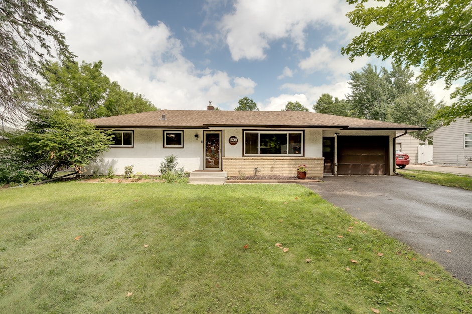 1639-sandhurst-avenue-east-saint-paul-mn-55109-presented-by-sarah